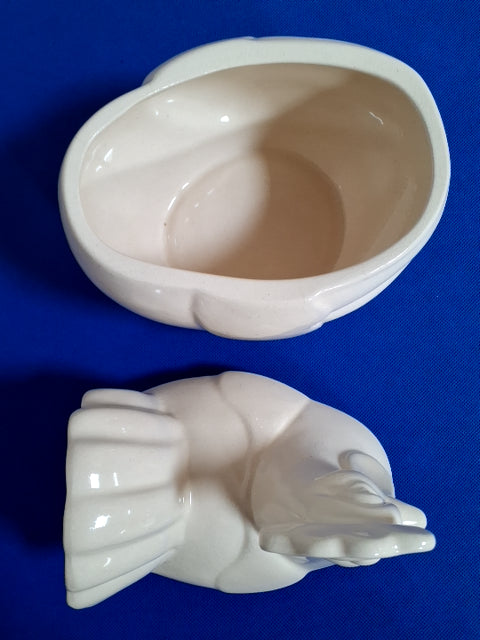 Æggehøne i keramik